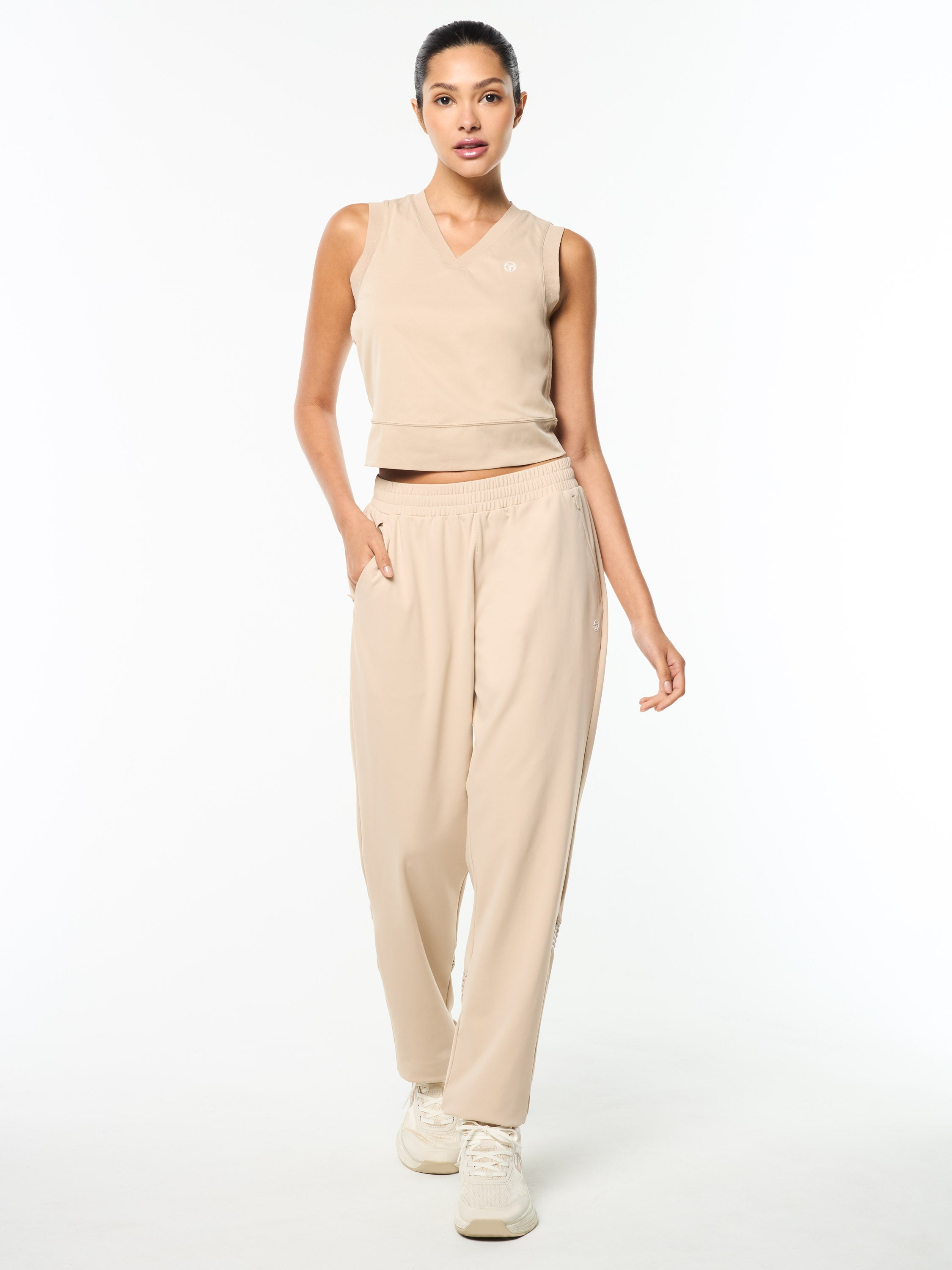 Noemi Pant- Humus