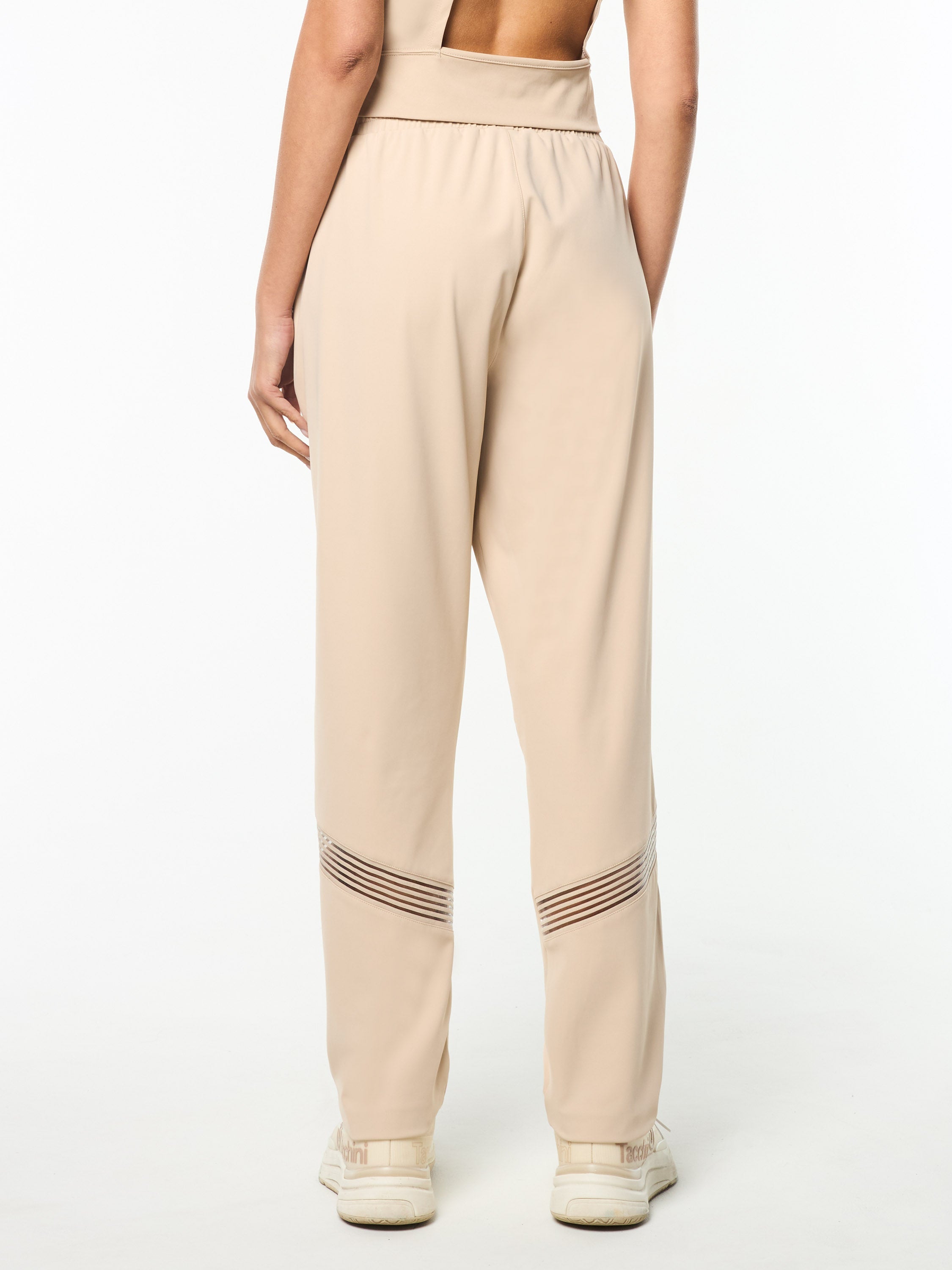 Noemi Pant- Humus