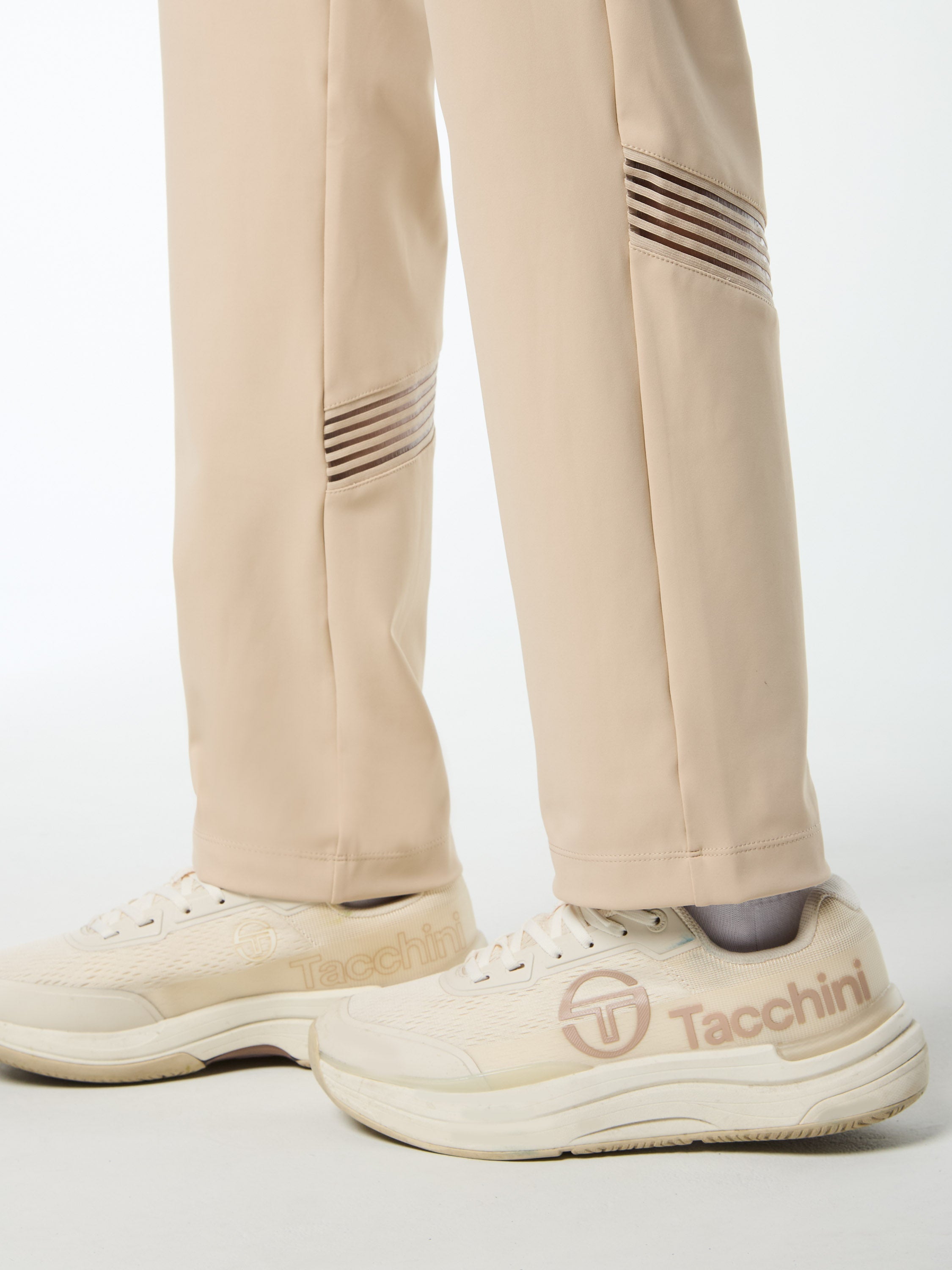 Noemi Pant- Humus