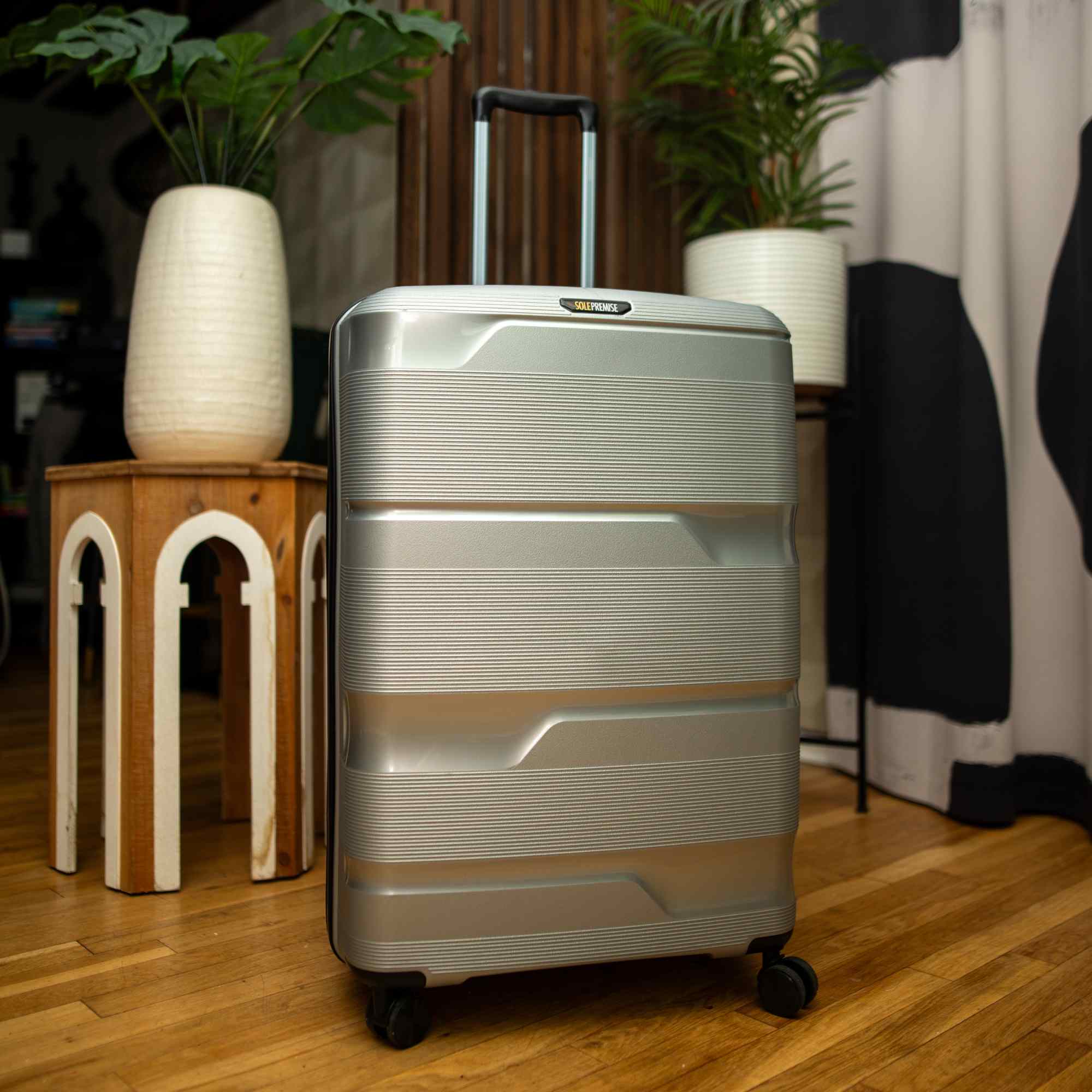20-inch Silver Carry-on Hardcase Roller Luggage