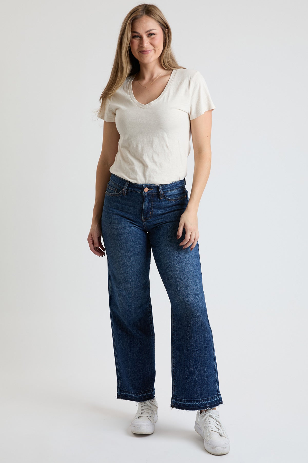 Women's High Rise Wide Leg Jeans With Raw Hem