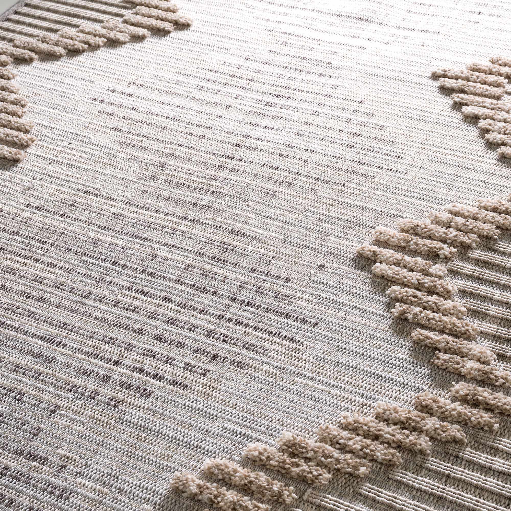 Maulawin High-low Rustic Rug