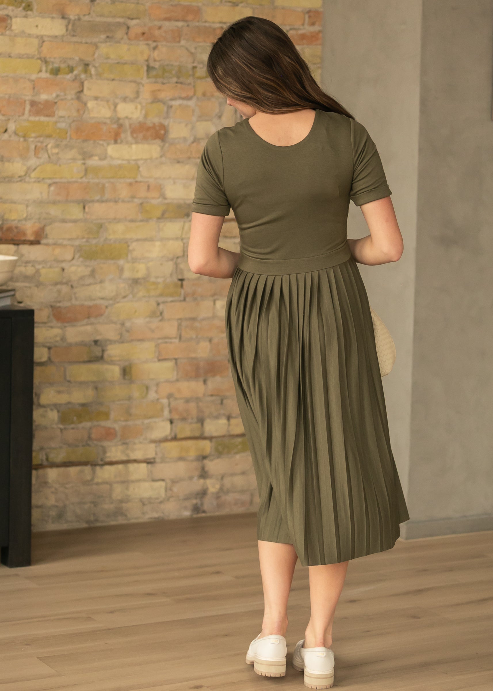 Emersyn Olive Pleated Midi Dress