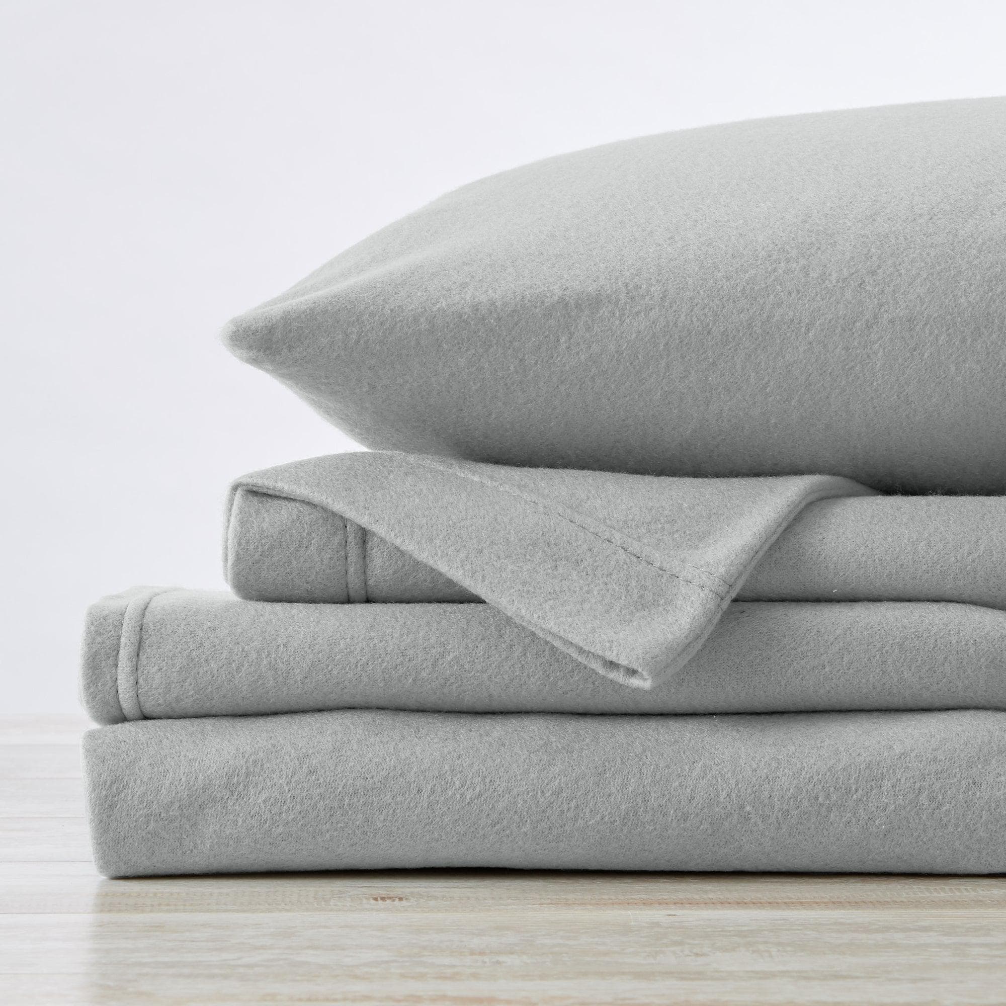 4-piece Solid Fleece Sheet - Christina Collection