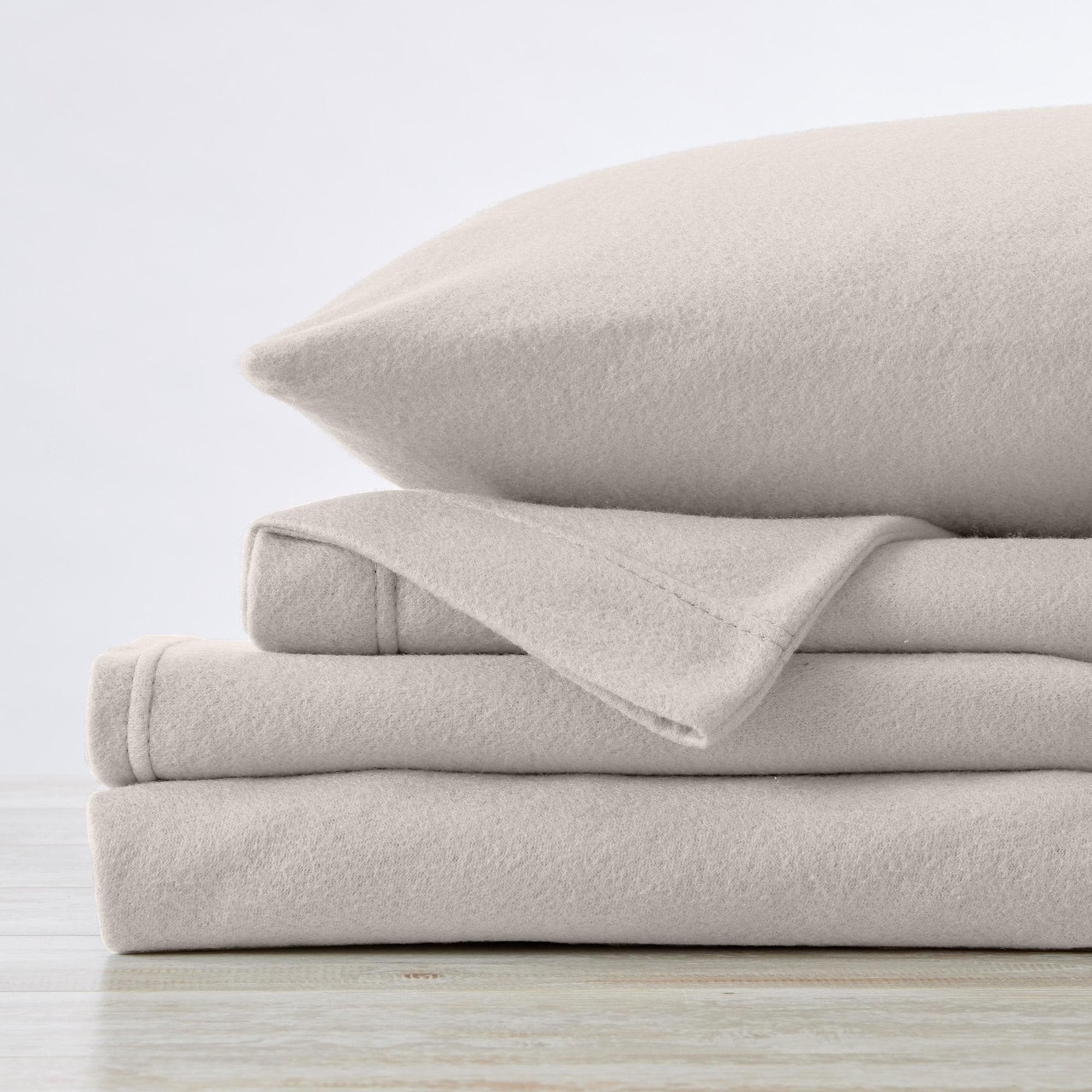 4-piece Solid Fleece Sheet - Christina Collection