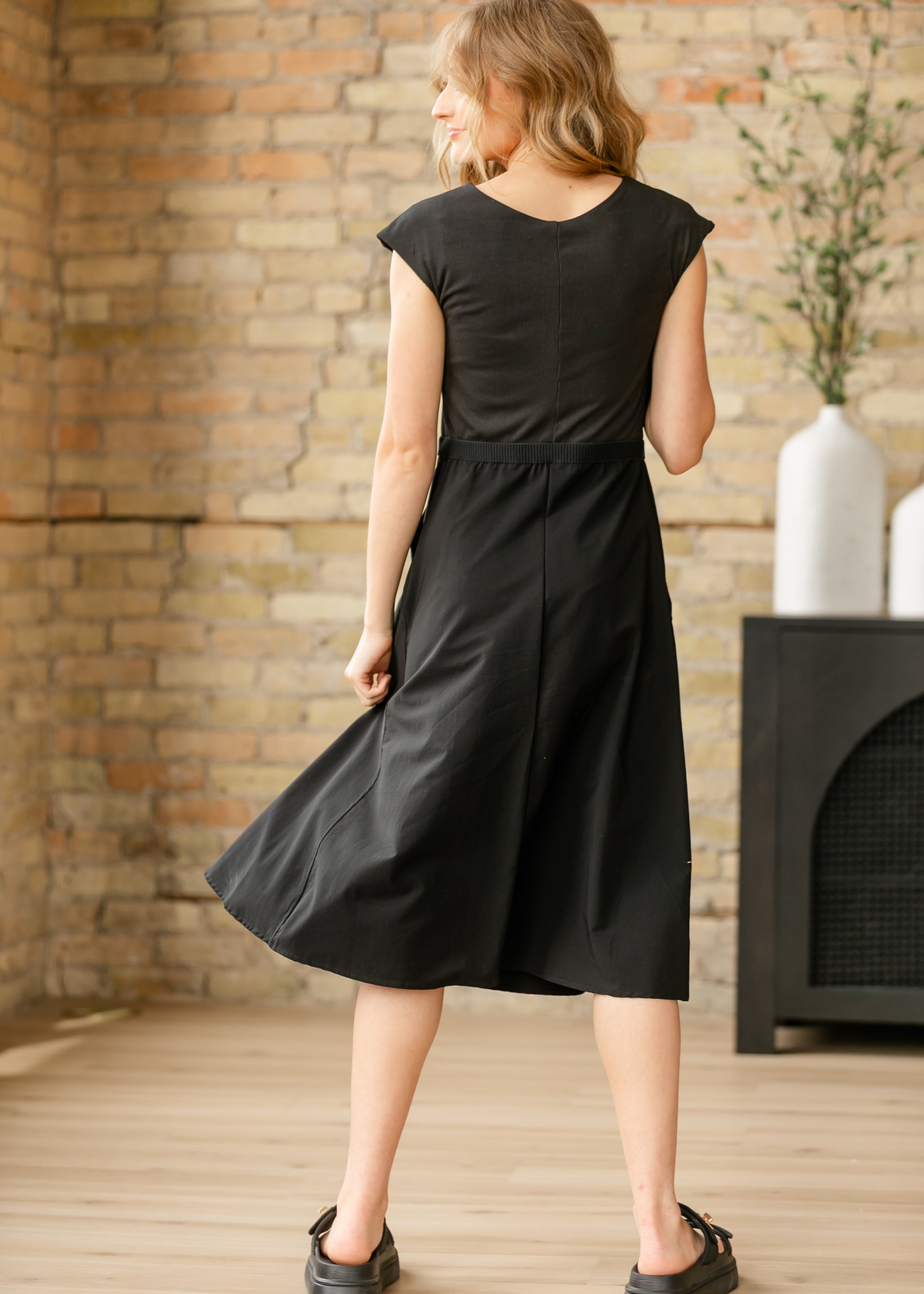Kate Black Cap Sleeve Midi Dress