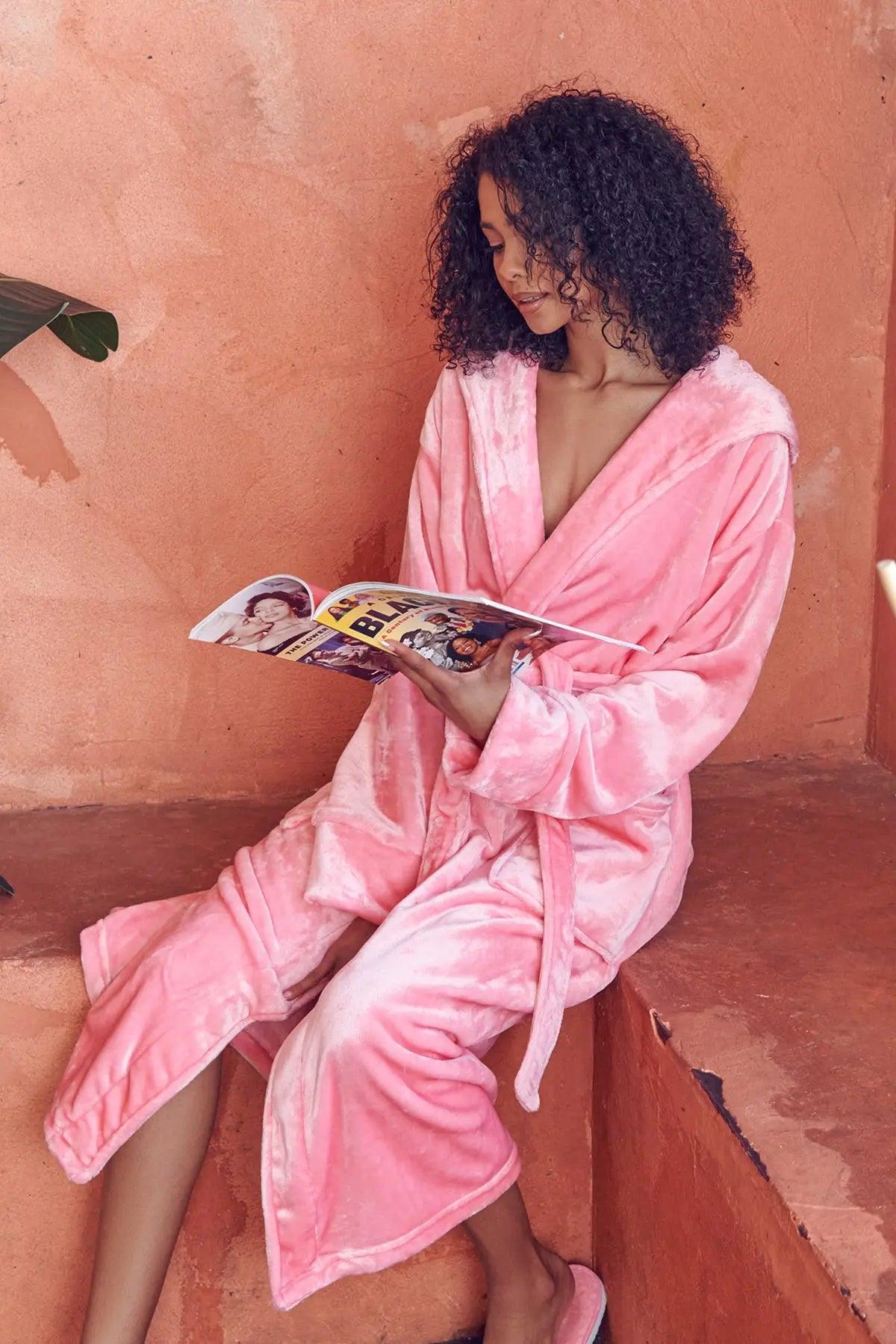 Women’s Plush Hooded Robe - Spa-worthy Comfort At Home