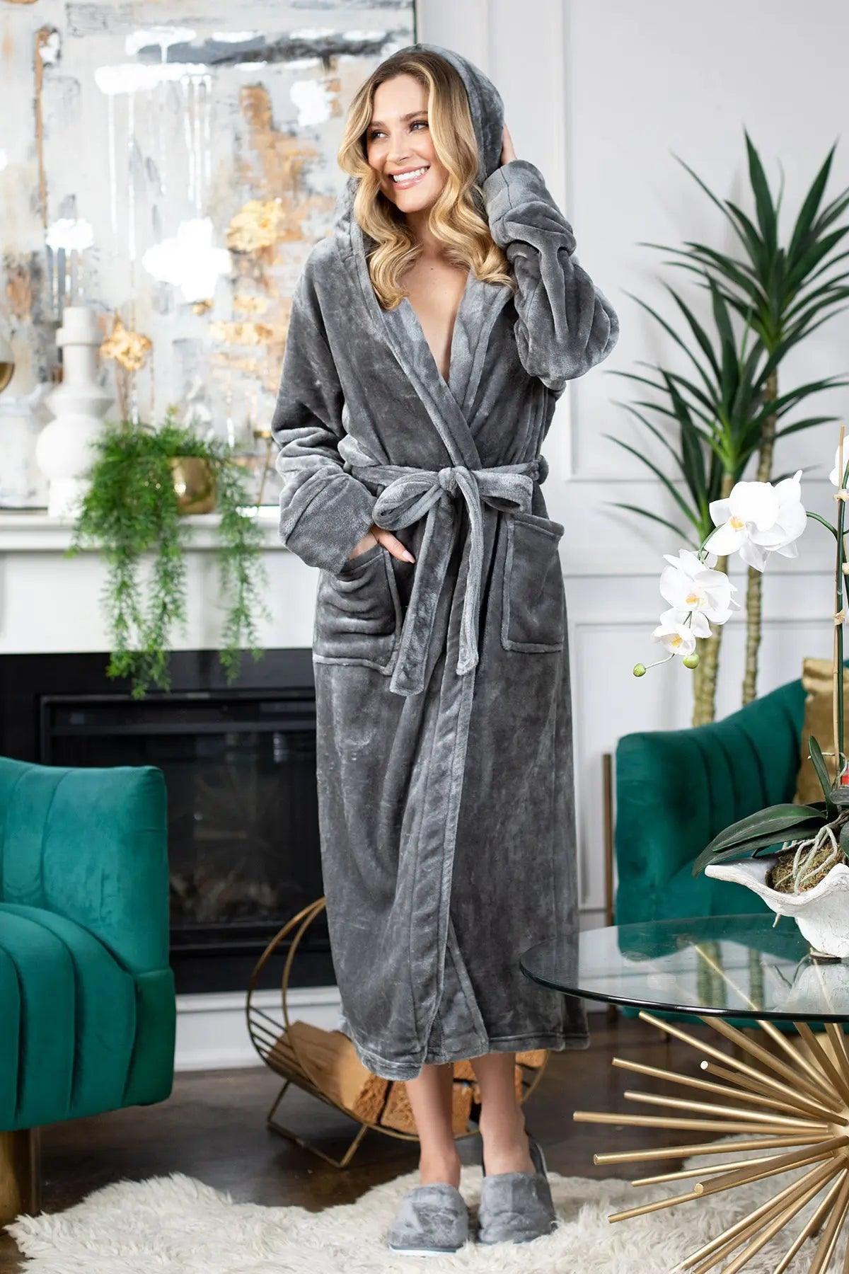 Women’s Plush Hooded Robe - Spa-worthy Comfort At Home