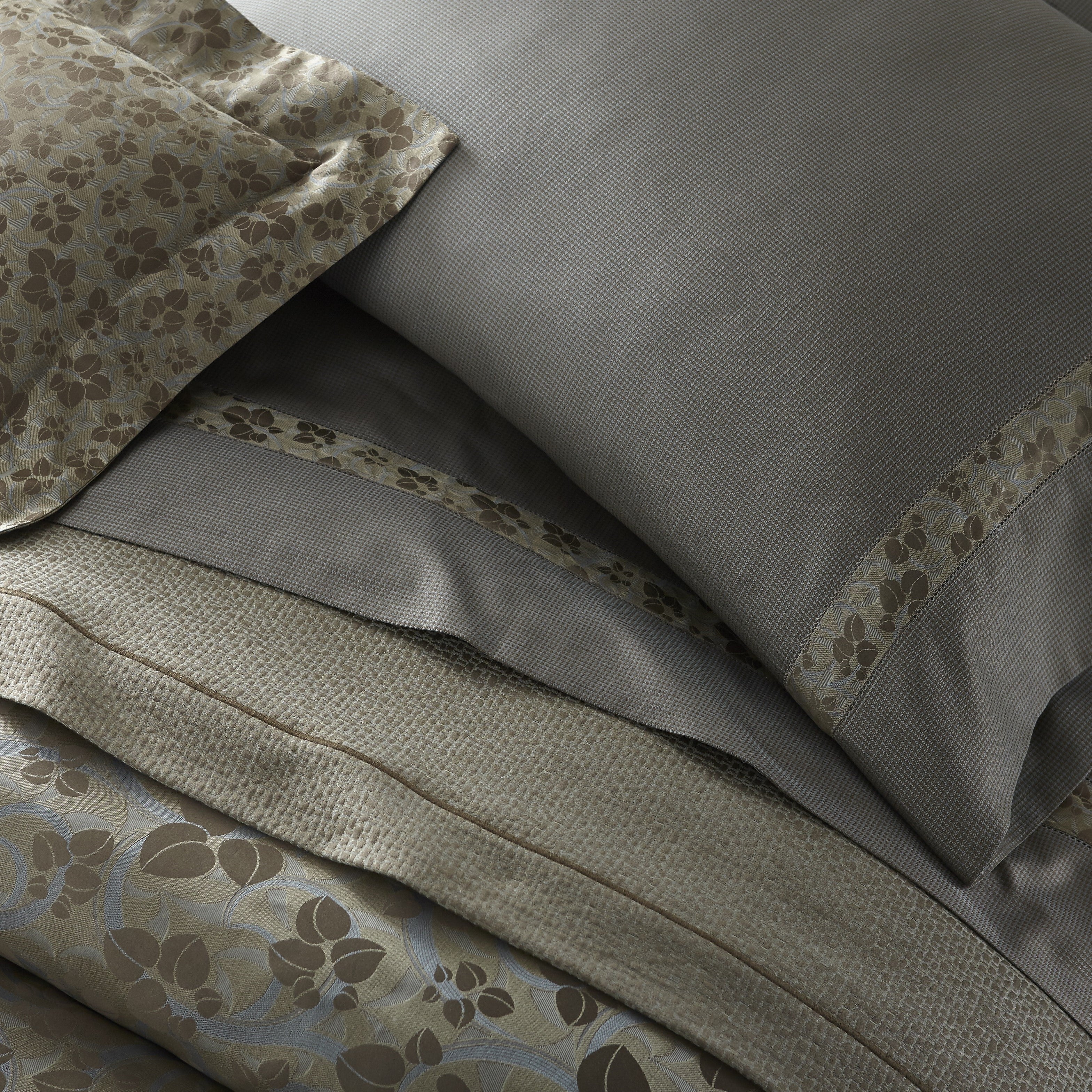 Valentene Matelassé Coverlet