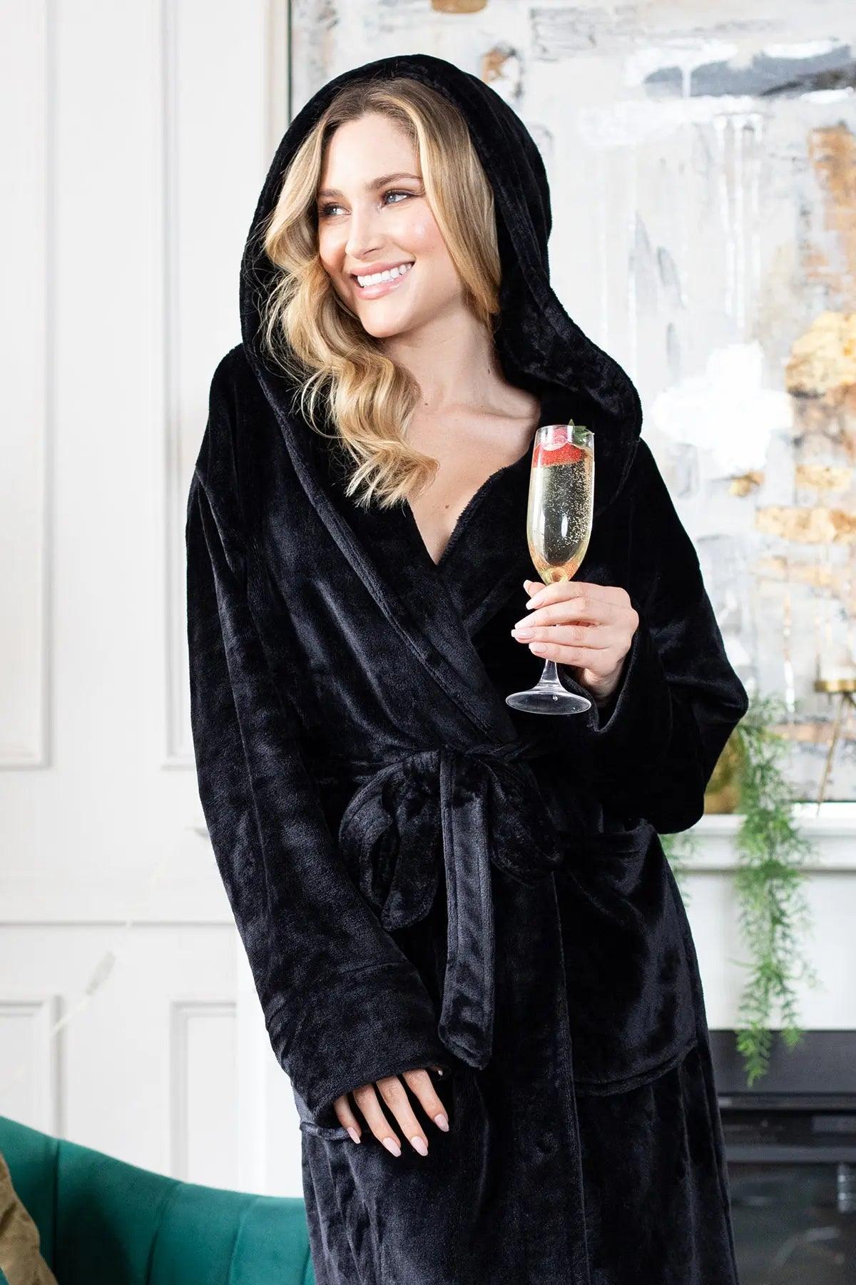 Women’s Plush Hooded Robe - Spa-worthy Comfort At Home