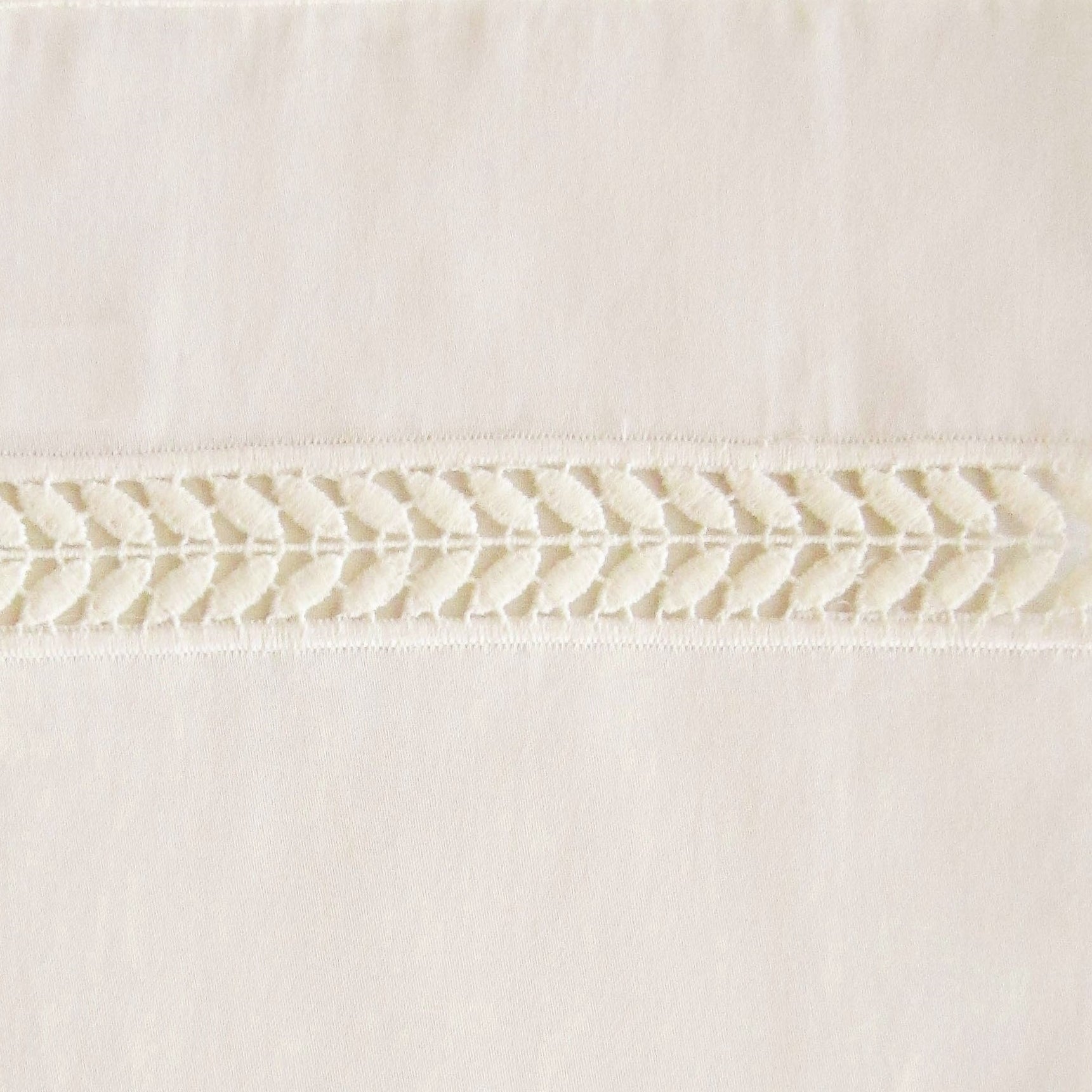 Wreath Fingertip Towel